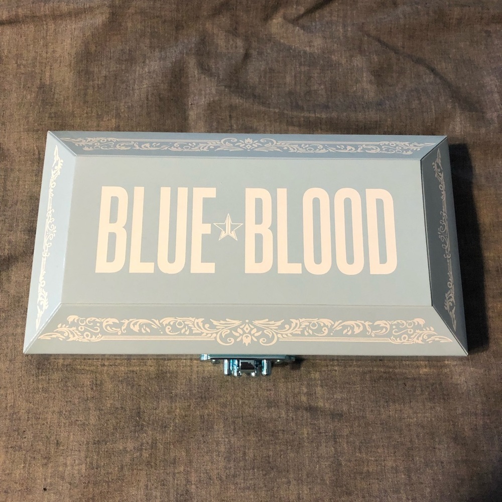 Jeffree Star Blue Blood eyeshadow palette